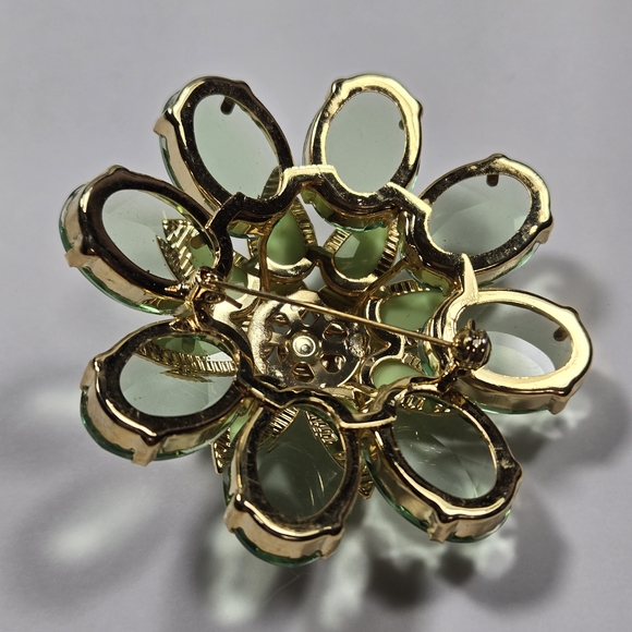 Gold Tone Trim Light Green Floral Glass Crystal Brooch - Picture 8 of 16